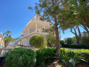 200m from the Sea - Large Private Patio with BBQ Triscina